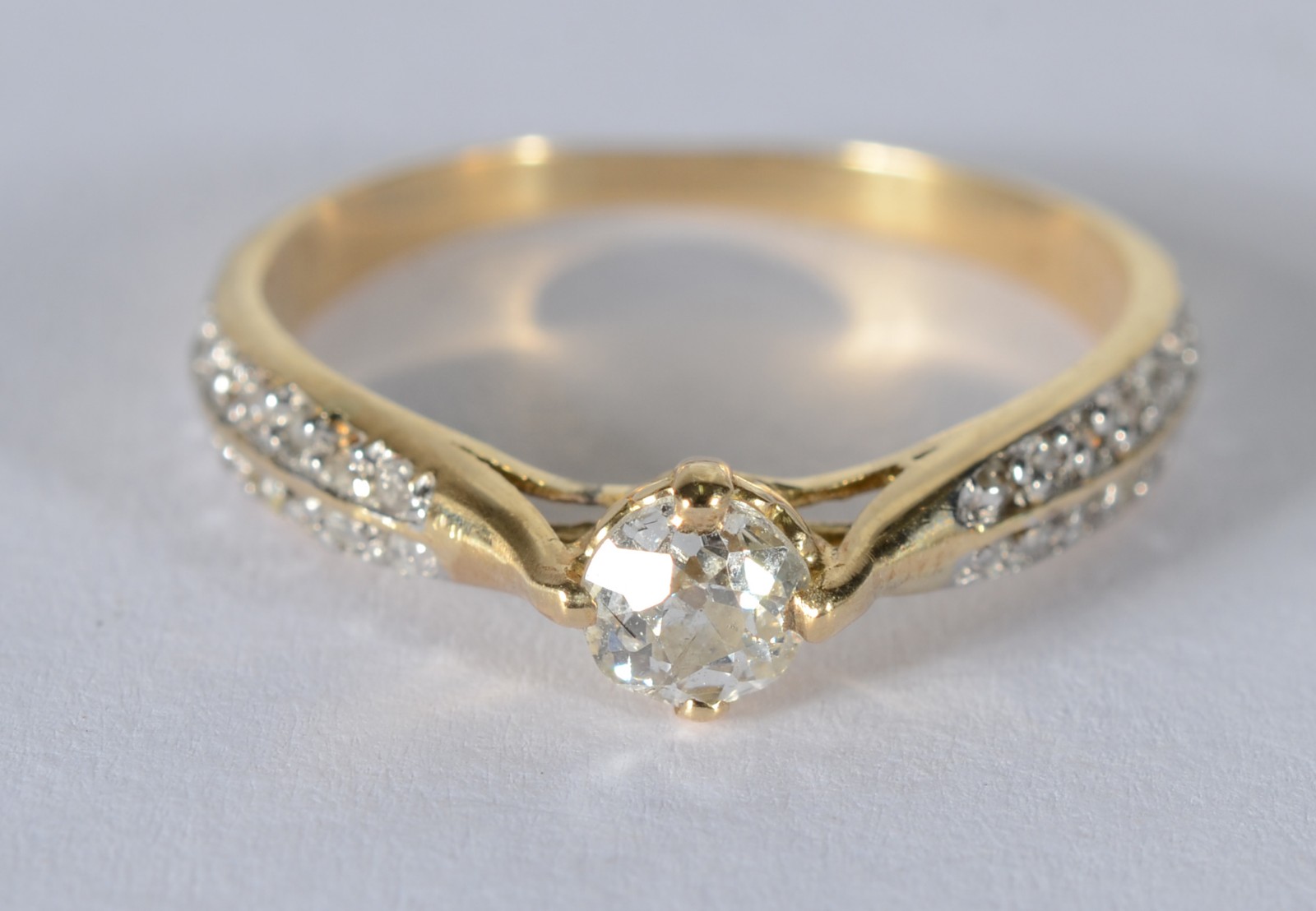 Anel de ouro 18 k., contraste 750 mls com brilhante de 0,35 cts e 38... - foto 5 de 7