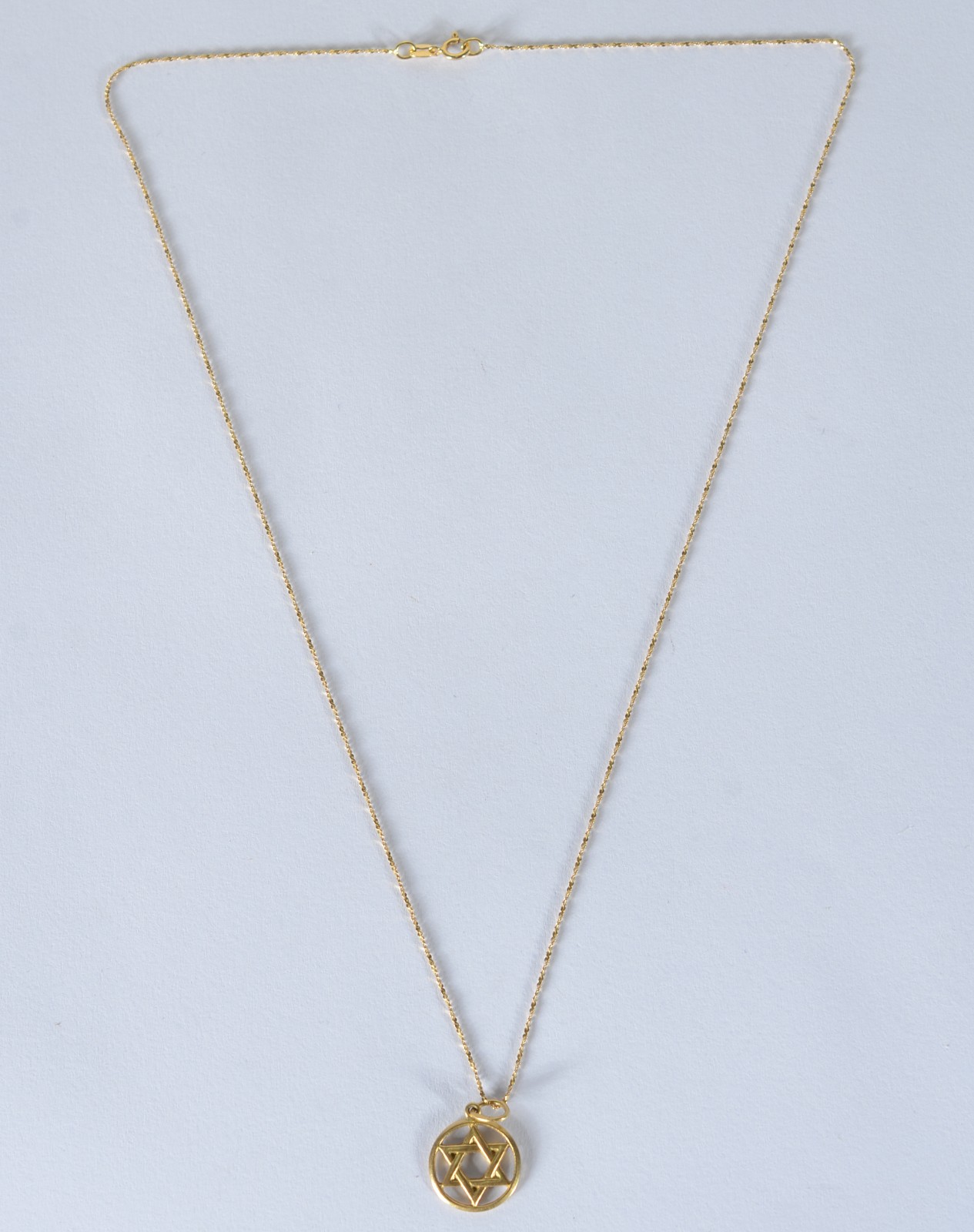 Colar com pendente feitio estrela de ouro 18 k., contraste 750 mls... - foto 2 de 5