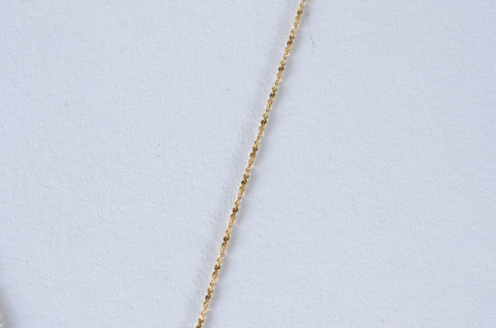 Colar com pendente feitio estrela de ouro 18 k., contraste 750 mls... - foto 3 de 5