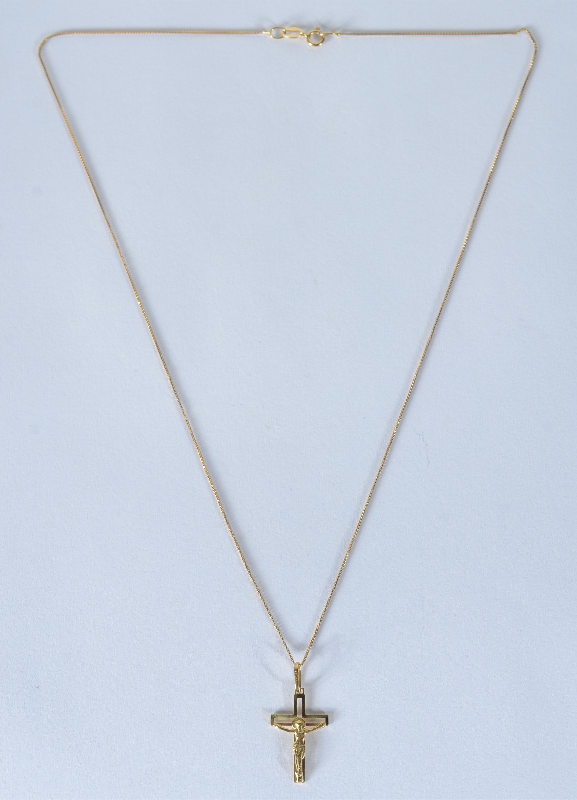 Colar com pendente na forma de cruz de ouro 18 k., contraste 750 mls... - foto 2 de 6