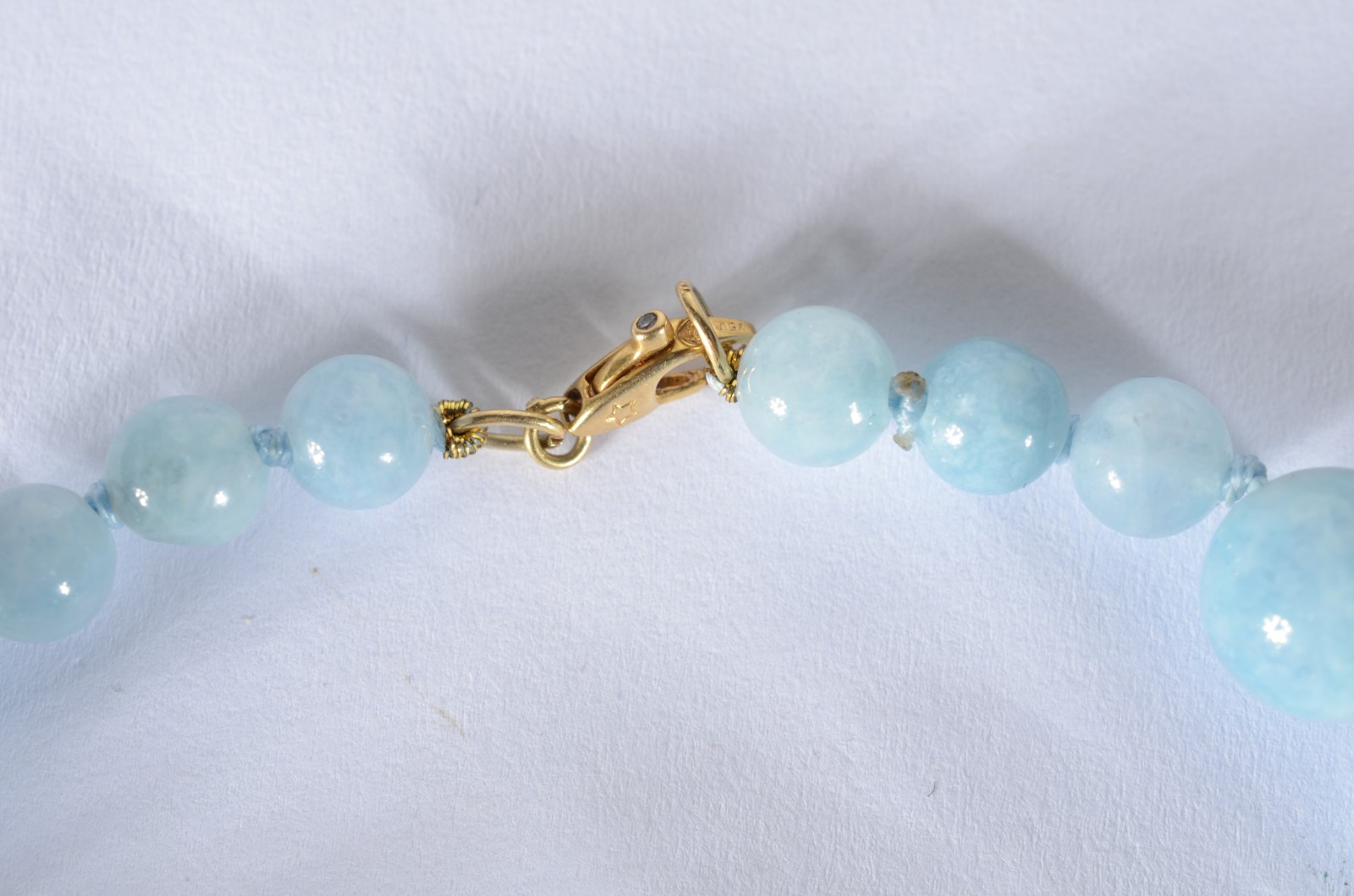 Pulseira com águas marinhas, fecho mosquetão de ouro 18 k. (Por... - foto 2 de 4