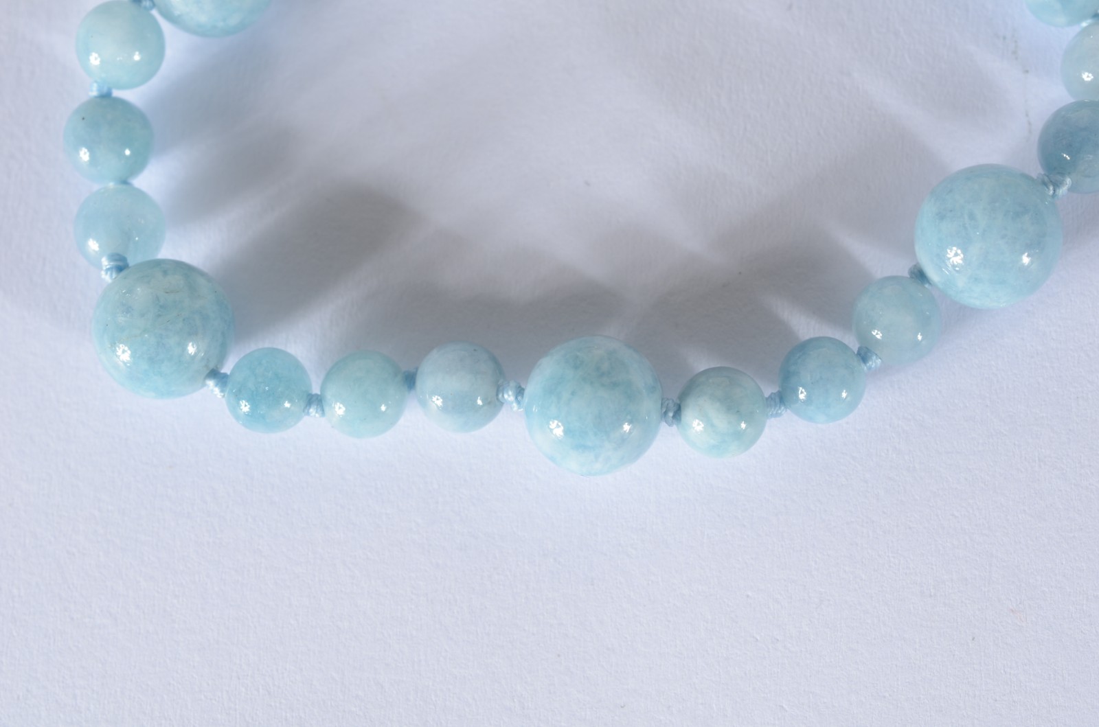 Pulseira com águas marinhas, fecho mosquetão de ouro 18 k. (Por... - foto 3 de 4