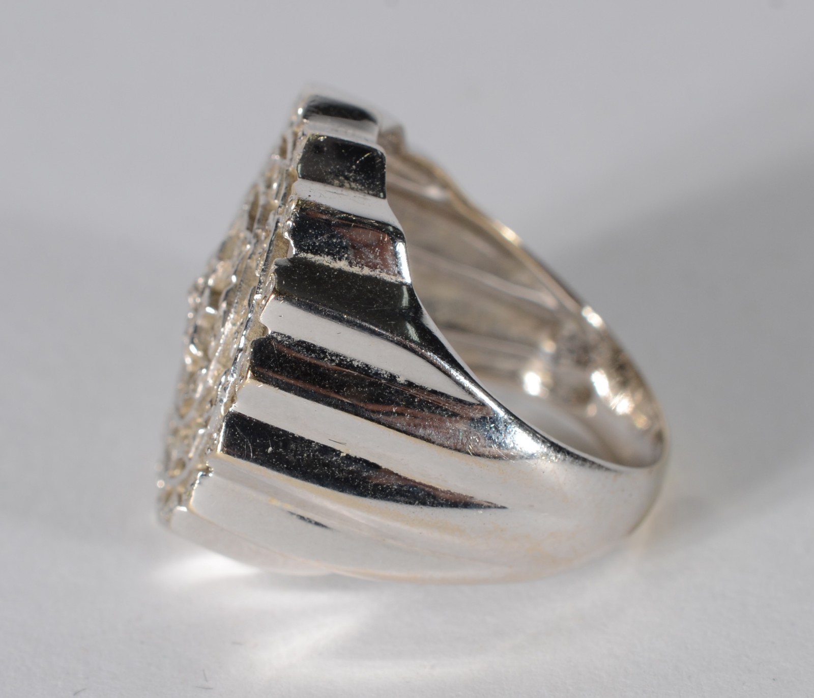 Anel feitio chuveiro de ouro branco com mini brilhantes, aro 16. (Por... - foto 3 de 7