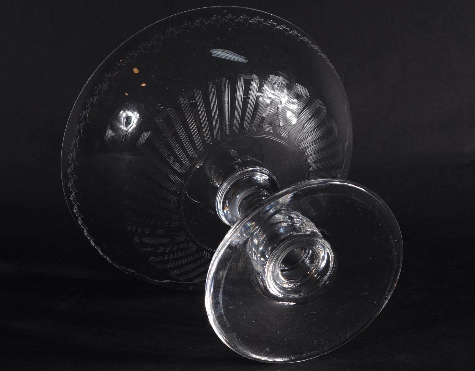 Fruteira de cristal europeu lavrado com guirlandas geométricas, pé... - foto 3 de 5