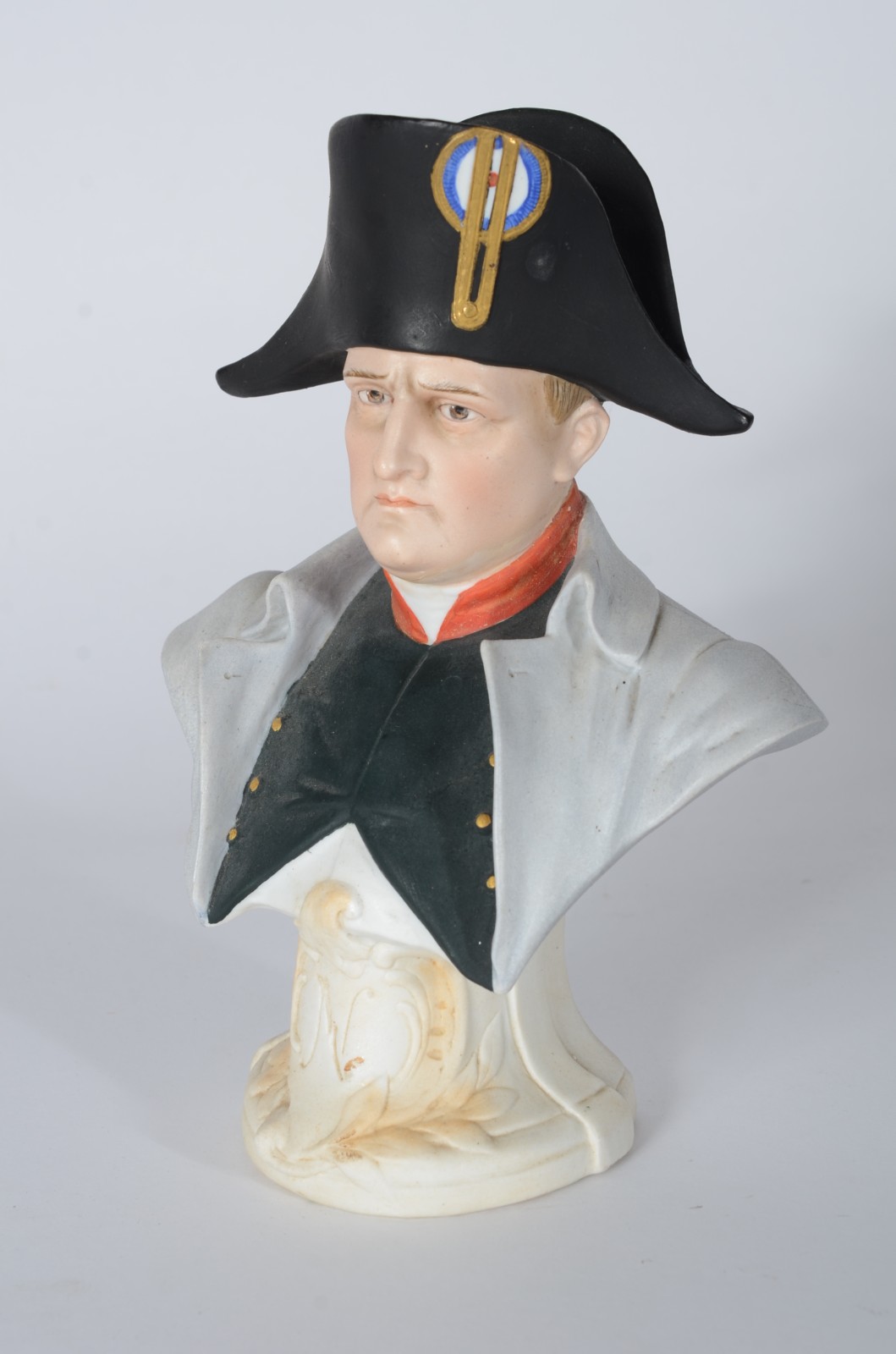 Busto de biscuit policromado representando Napoleão. - foto 3 de 8