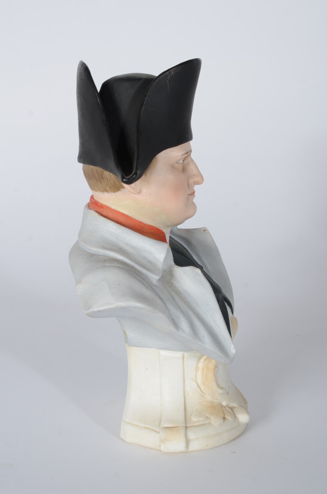 Busto de biscuit policromado representando Napoleão. - foto 4 de 8