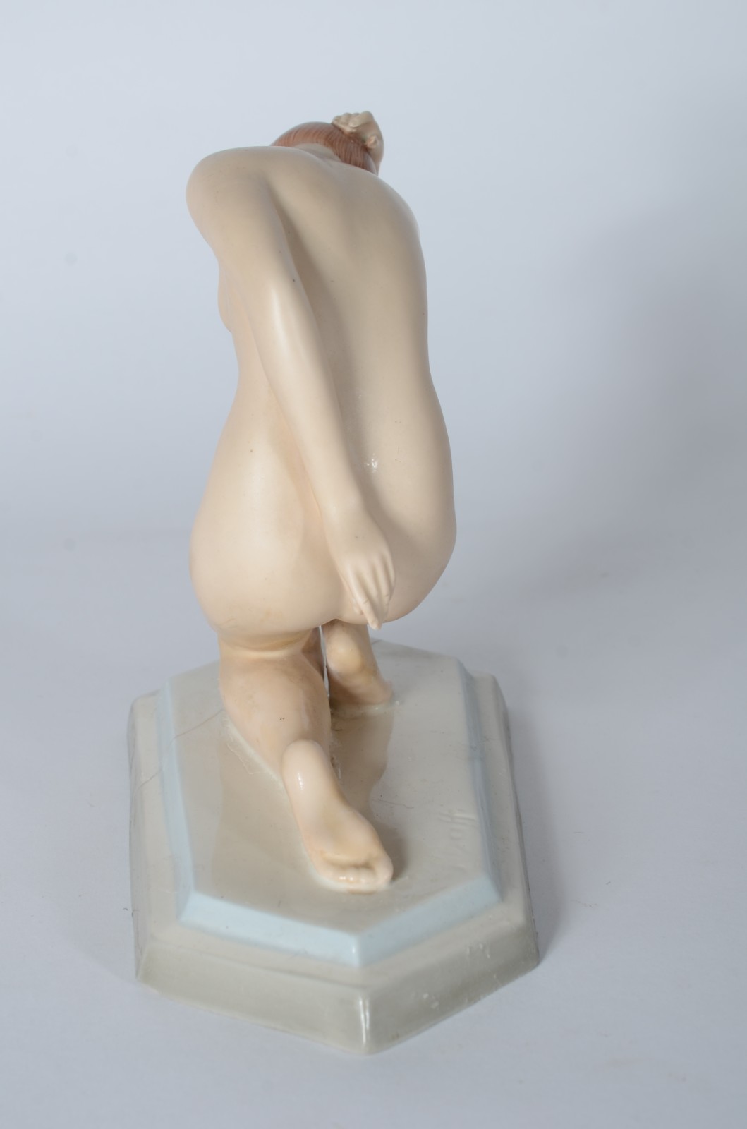 Art Deco - Escultura de porcelana alemã representando figura... - foto 4 de 8