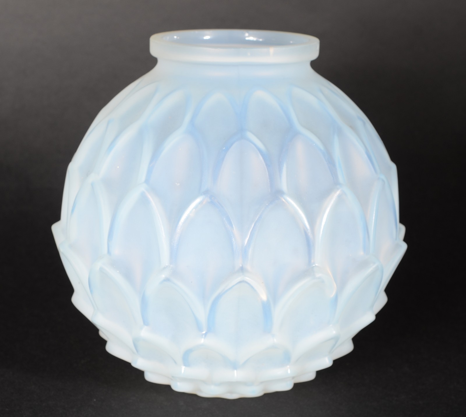 Vaso de pasta de vidro ao gosto Lalique. - foto 1 de 7