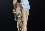 Rosenthal (1907),  - Grupo escultórico de porcelana alemã Rosenthal representando figura feminina com cachorro. Uma das patas do cachorro colada.