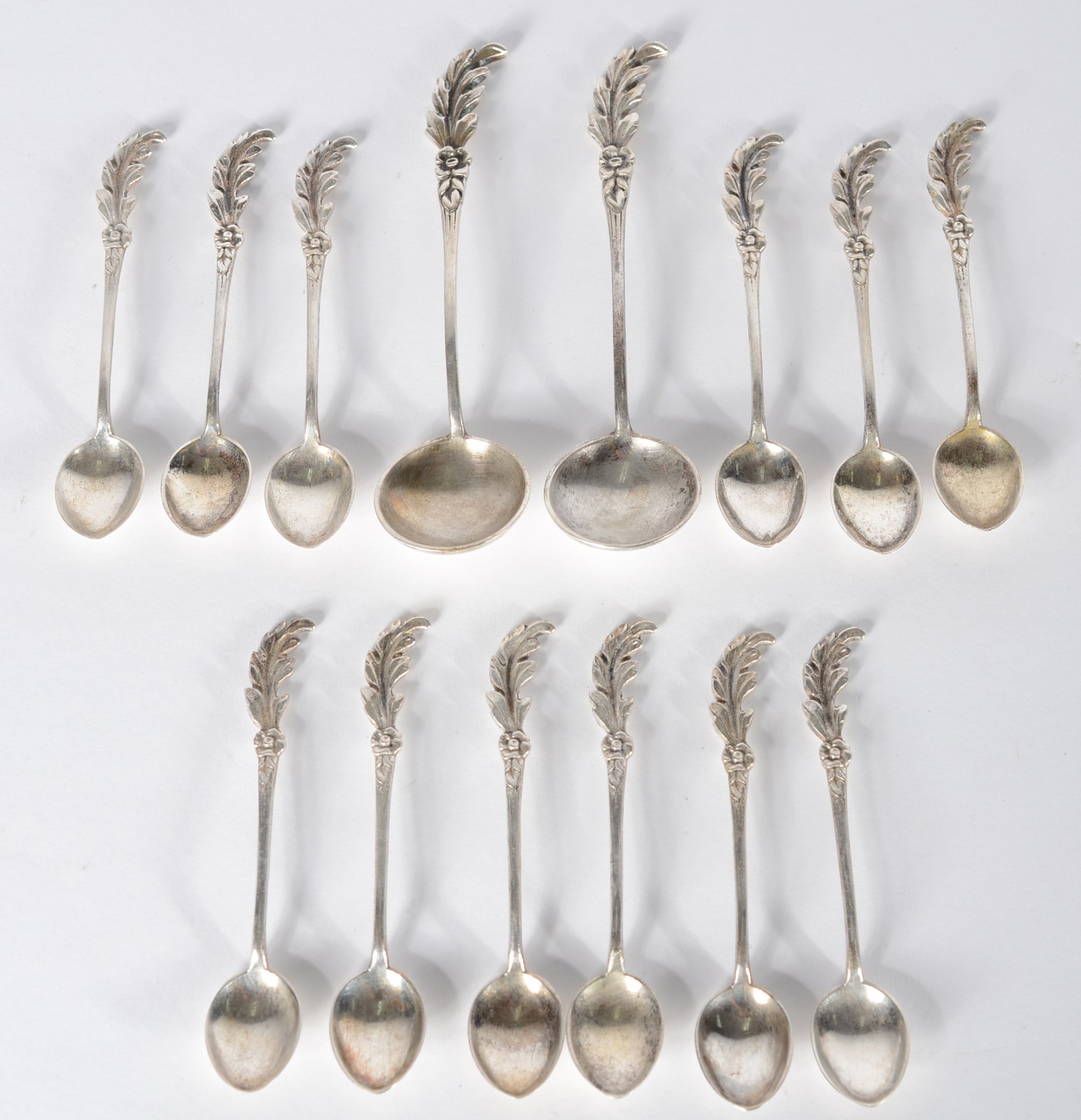 Conjunto com 14 colheres para café de prata, contraste 833 mls. (Por... - foto 1 de 5