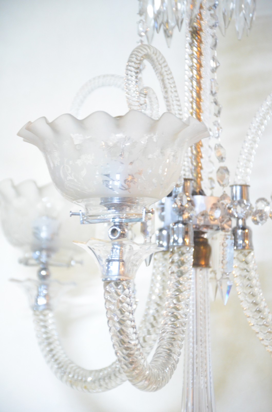 Lustre de cristal para 3 luzes, pingentes lapidados. - foto 2 de 5