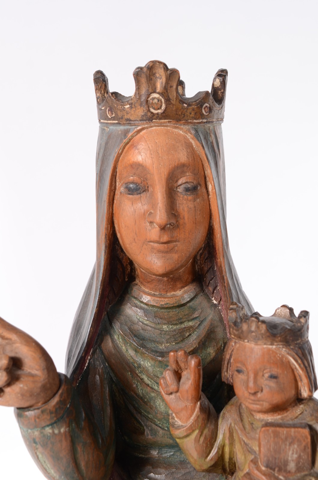 Imagem de madeira policromada e dourada representando Nossa Senhora... - foto 9 de 9