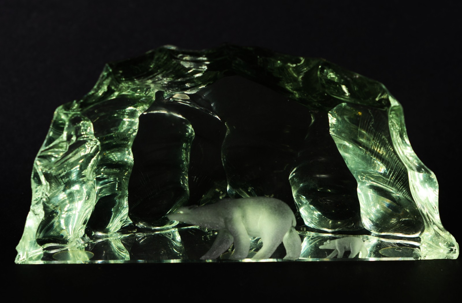 Grupo escultórico de vidro com figuras de urso polar. Pequenos... - foto 6 de 8