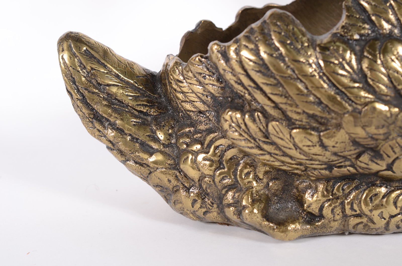 Fruteira de bronze representando cisne. - foto 4 de 8