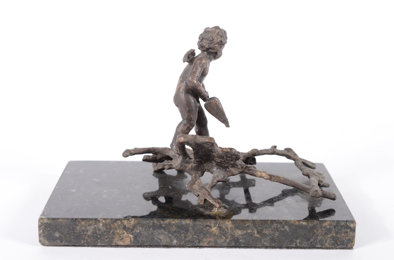 Escultura de petit bronze representando anjo. Desgastes. - foto 3 de 8