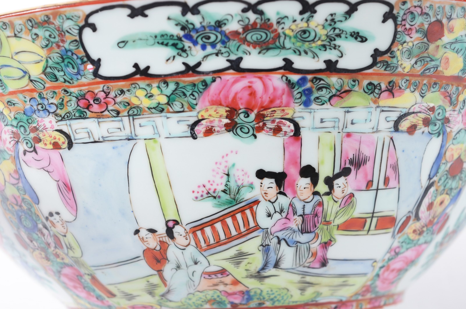 Duas peças de porcelana chinesa, sendo: bowl decorado com figuras e... - foto 7 de 11