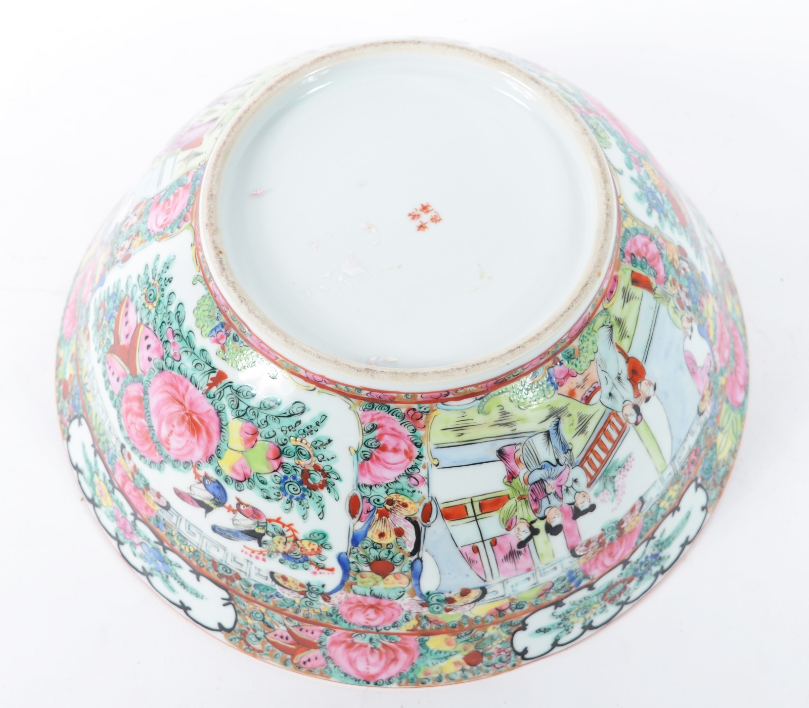 Duas peças de porcelana chinesa, sendo: bowl decorado com figuras e... - foto 8 de 11