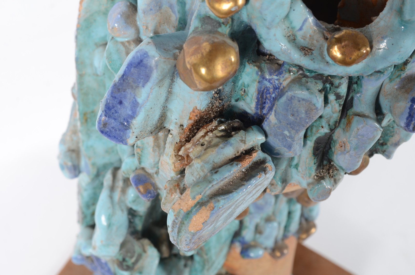 Escultura de cerâmica esmaltada. Lascados e partes coladas. Não... - foto 10 de 11