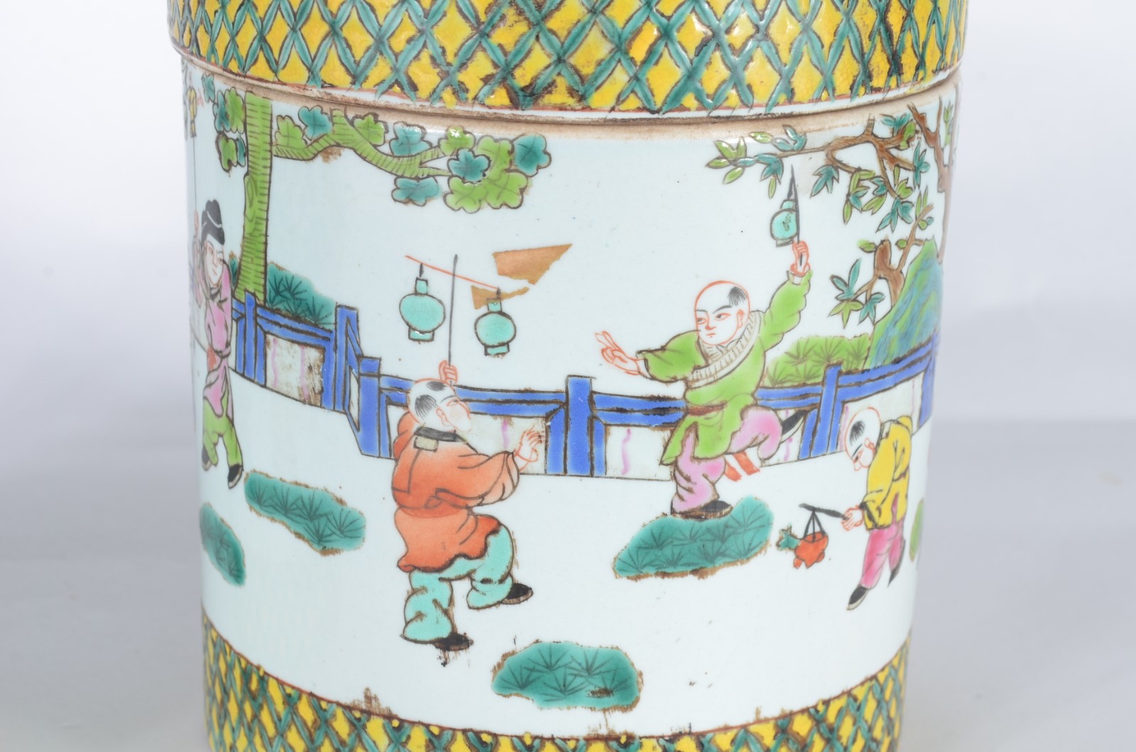 Par de potiches de porcelana oriental decorados com figuras típicas e... - foto 3 de 8