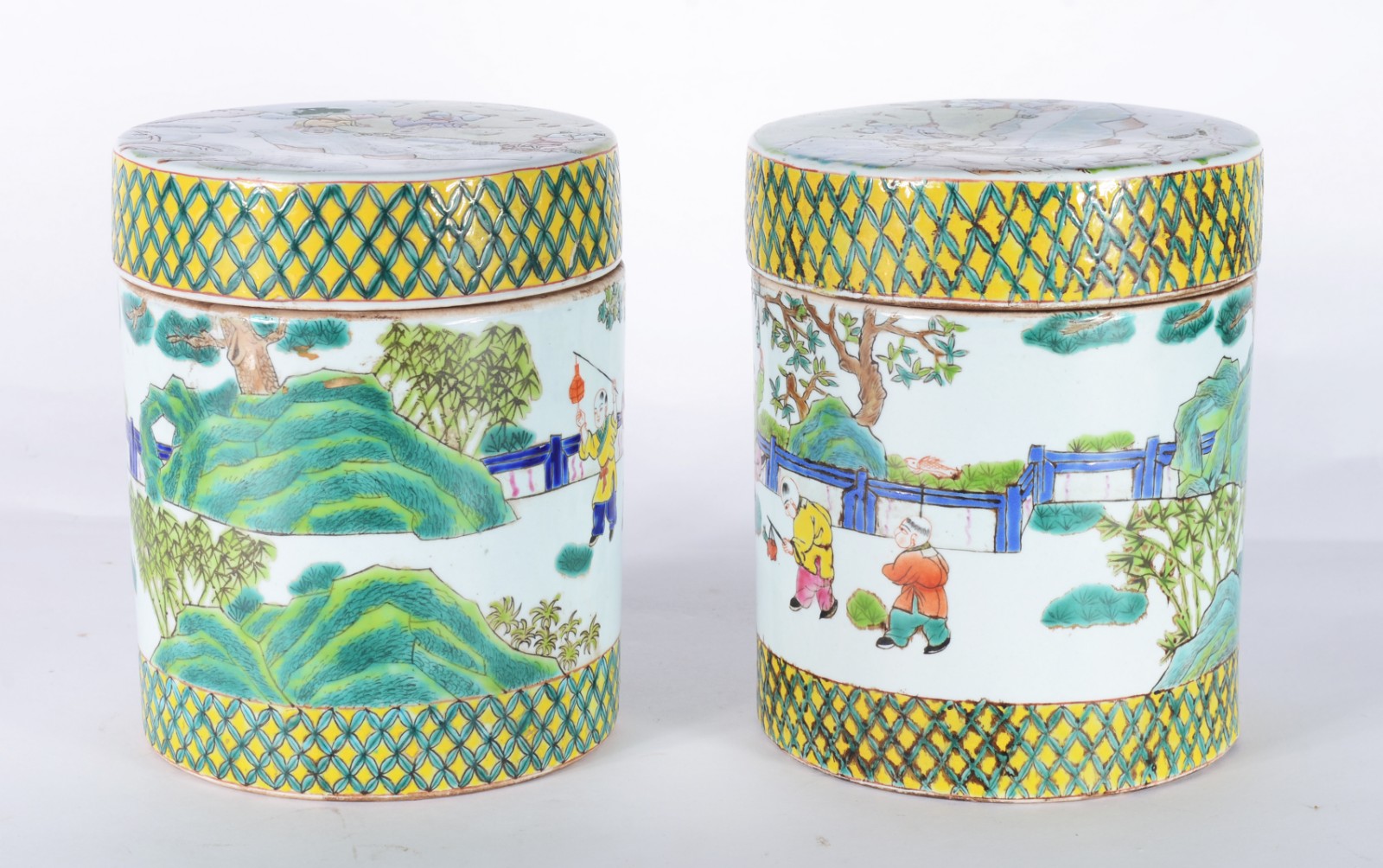 Par de potiches de porcelana oriental decorados com figuras típicas e... - foto 5 de 8