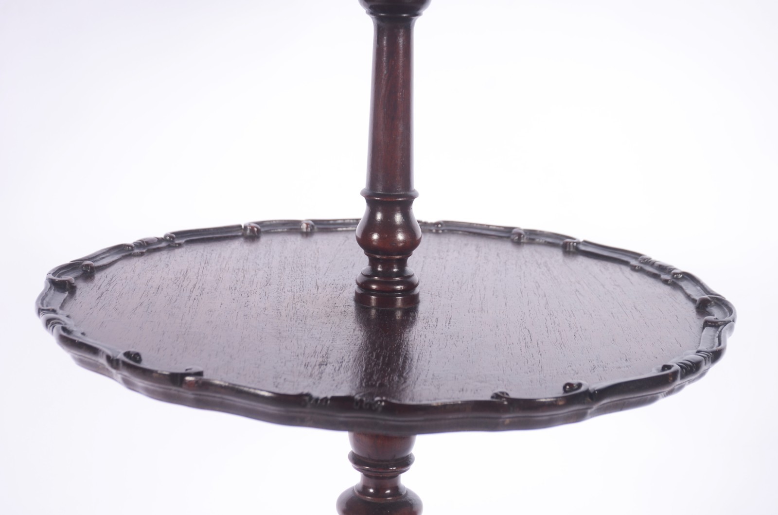 Mesa auxiliar "Cake table" de madeira nobre com 2 platôs, bordas... - foto 4 de 7