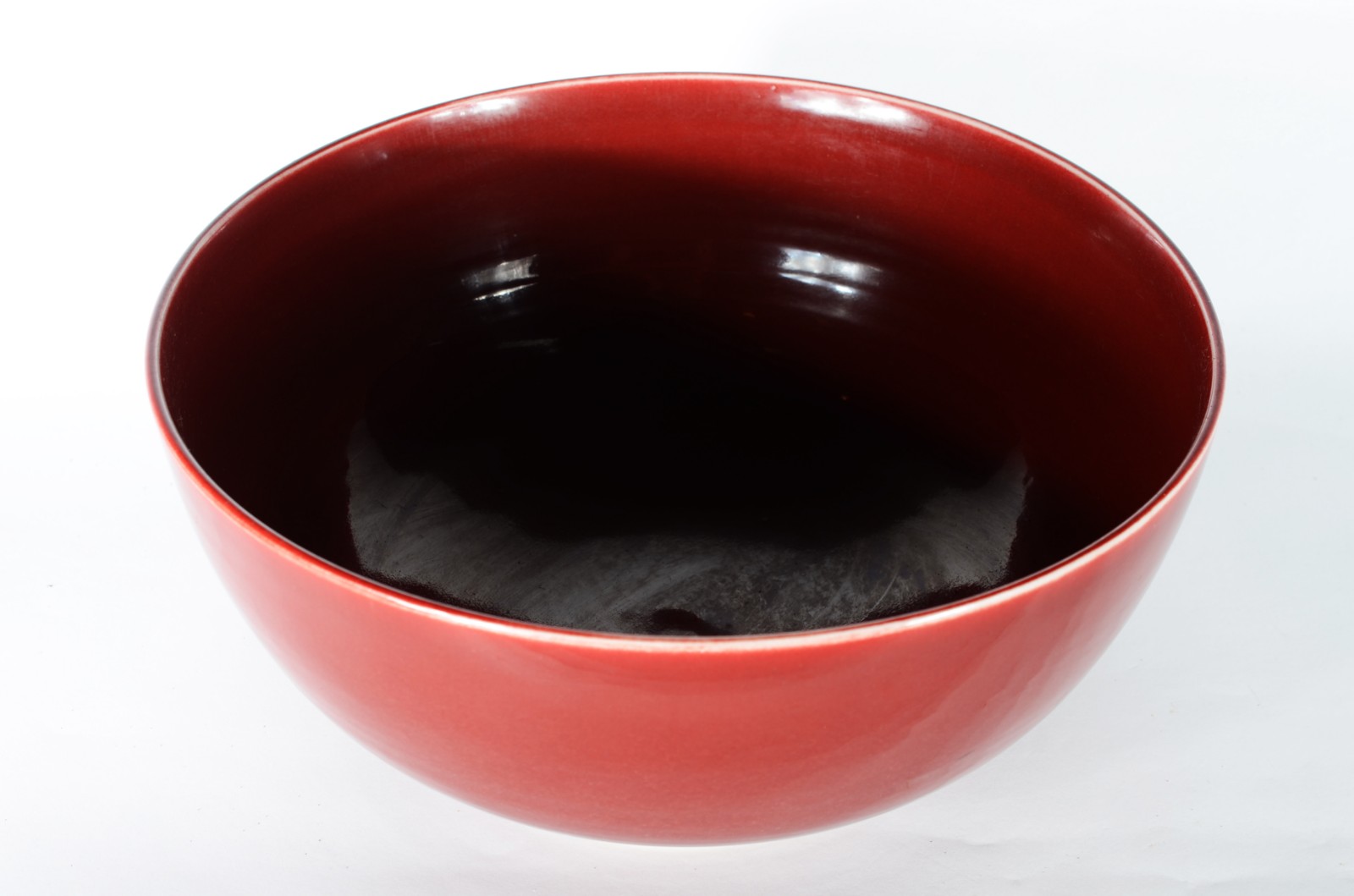 Duas peças, sendo: vaso e bowl de cerâmica vermelha. - foto 3 de 7