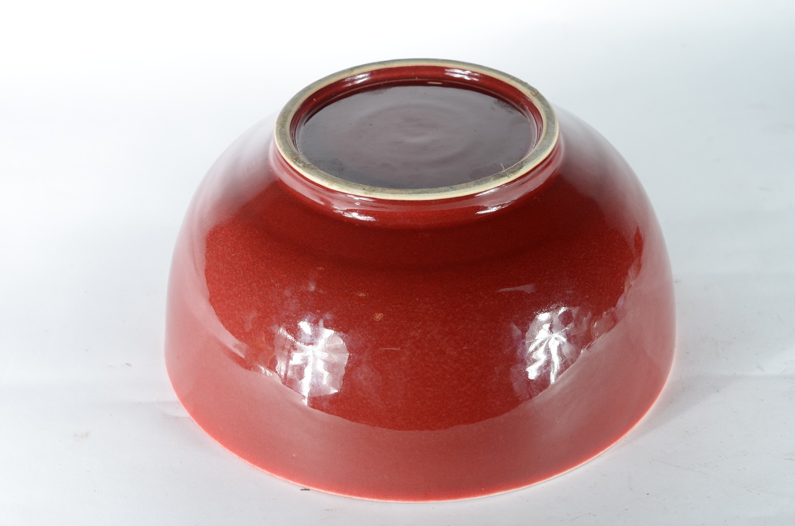 Duas peças, sendo: vaso e bowl de cerâmica vermelha. - foto 4 de 7