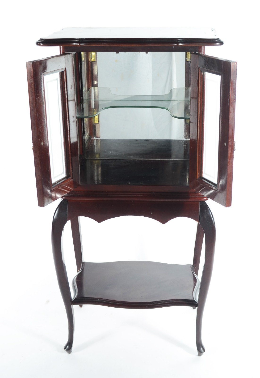 Mini cristaleira de madeira, duas portas, interior espelhado com uma... - foto 2 de 7
