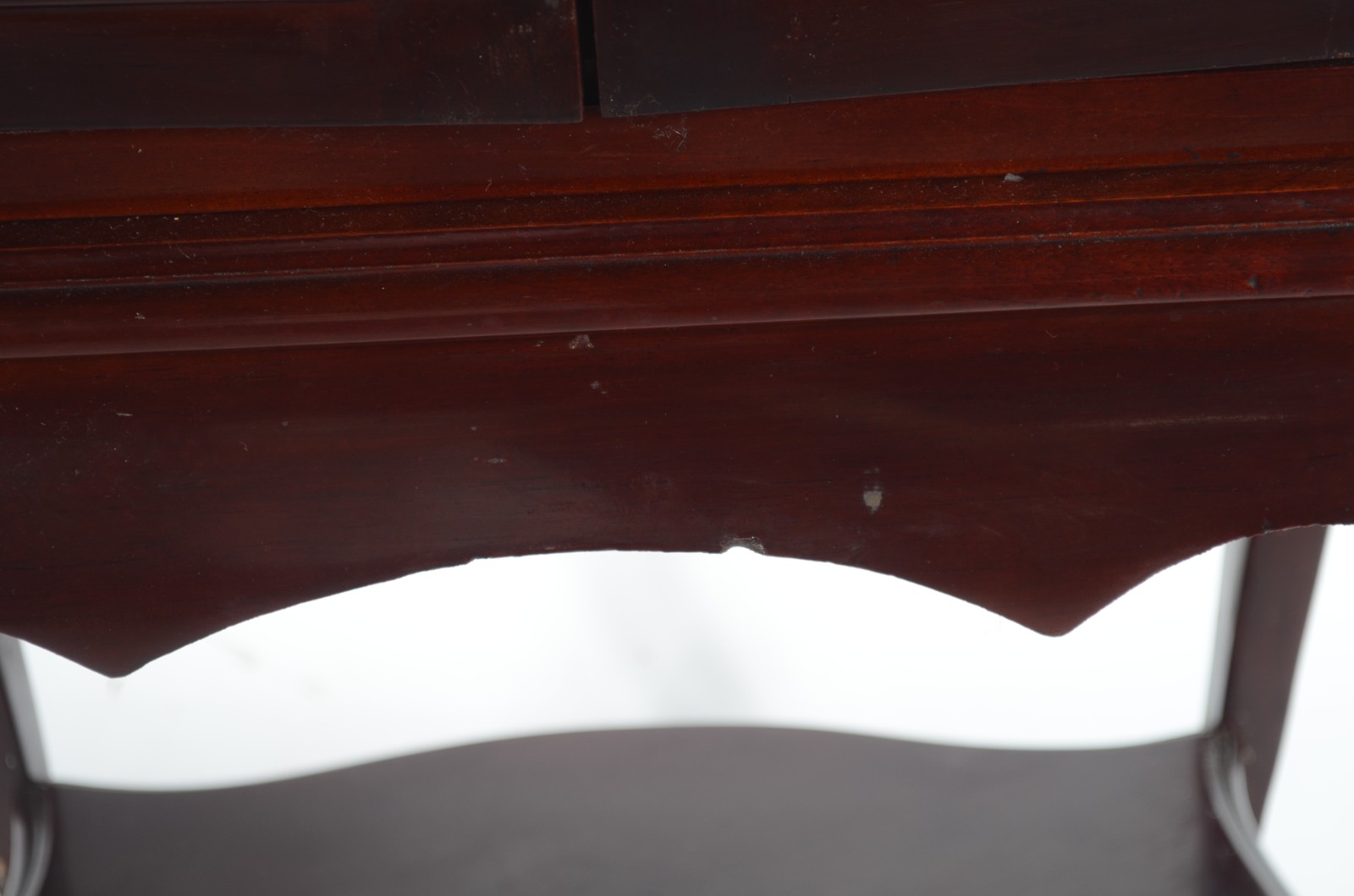 Mini cristaleira de madeira, duas portas, interior espelhado com uma... - foto 6 de 7