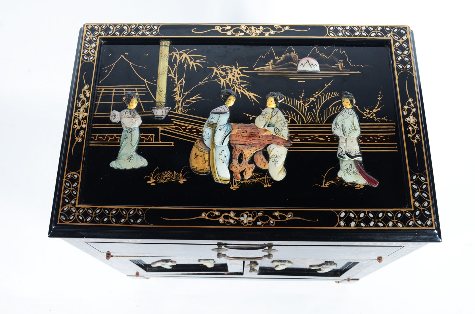 Mini comoda oriental de lacca negra decorada com figuras de gueixas... - foto 4 de 8