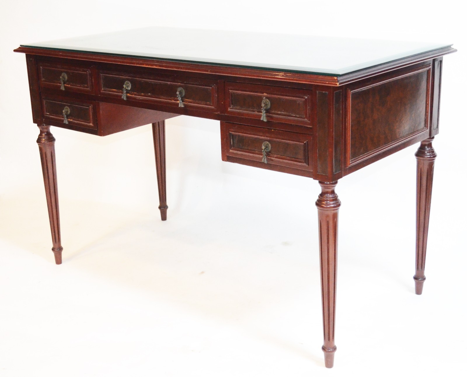 Mesa para escritório de madeira nobre, cinco gavetas, puxadores de... - foto 1 de 8