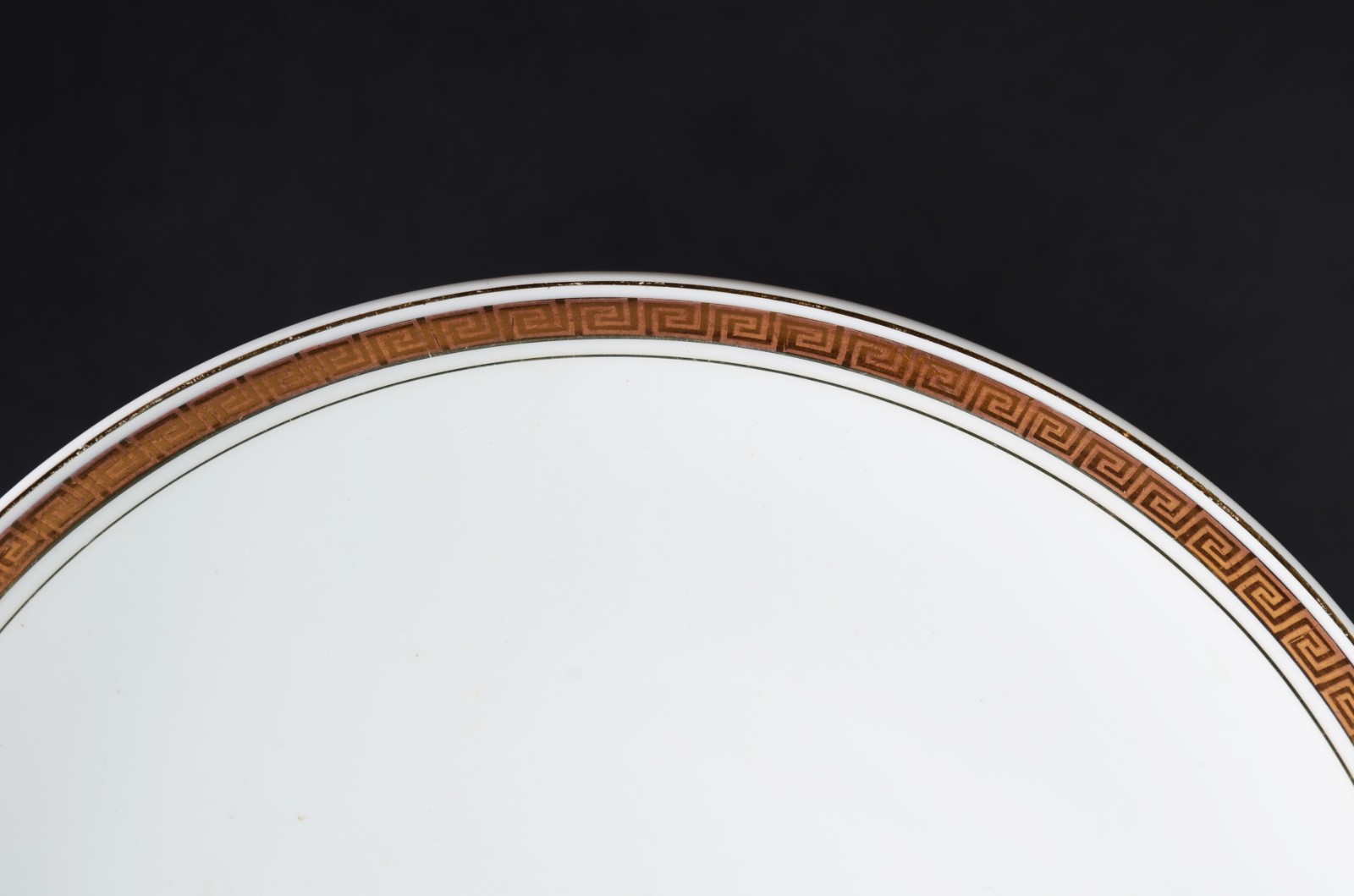 Parte de serviço de jantar de porcelana Mauá branca, borda decorada... - foto 2 de 4