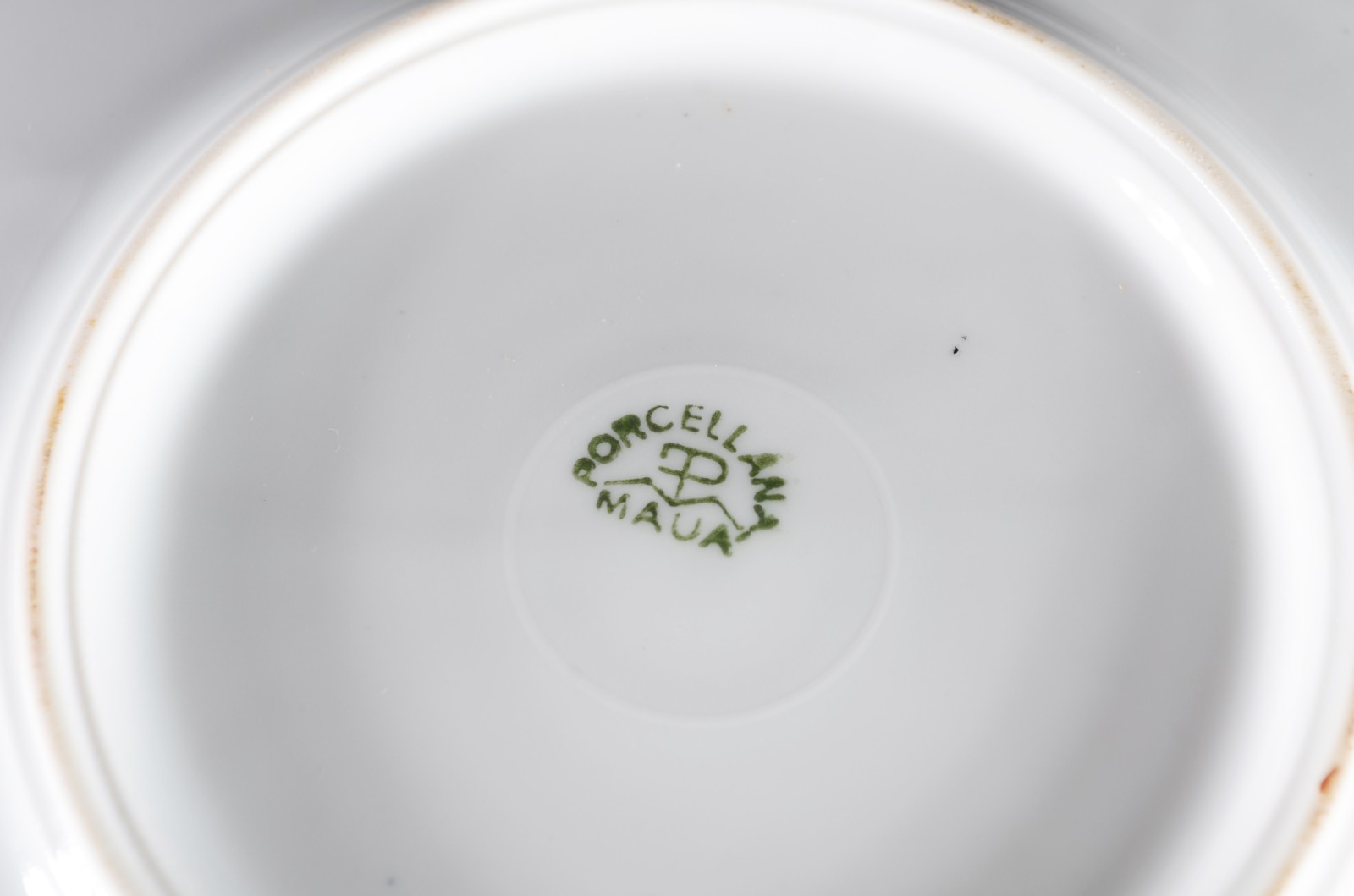 Parte de serviço de jantar de porcelana Mauá branca, borda decorada... - foto 4 de 4