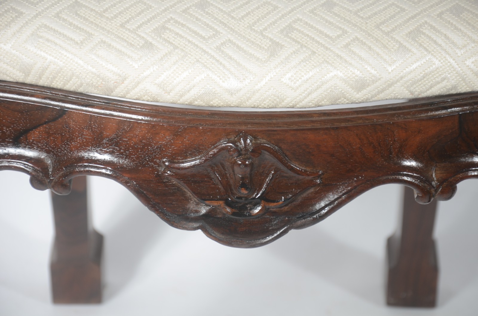 Conjunto com seis cadeiras de jacarandá no estilo Dom José... - foto 7 de 8