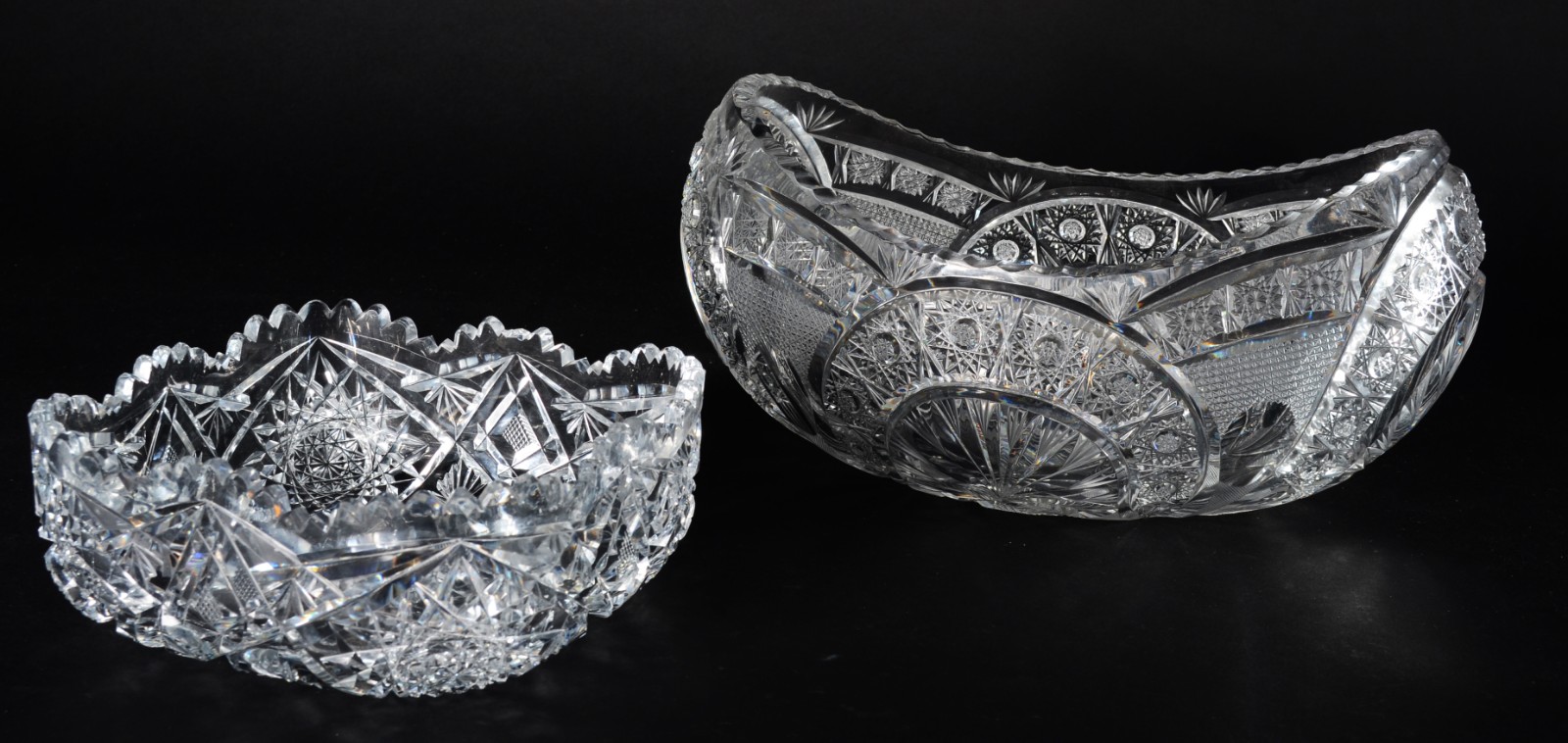 Duas fruteiras de cristal tcheco lapidado. Mínimos bicados. - foto 1 de 11