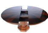 Mesa francesa Art Deco em madeira nobre, realça... - Mesa francesa Art Deco em madeira nobre, realçada por belos veios naturais. Tampo oval saliente, extensível e divido ao meio, montado com triâng...