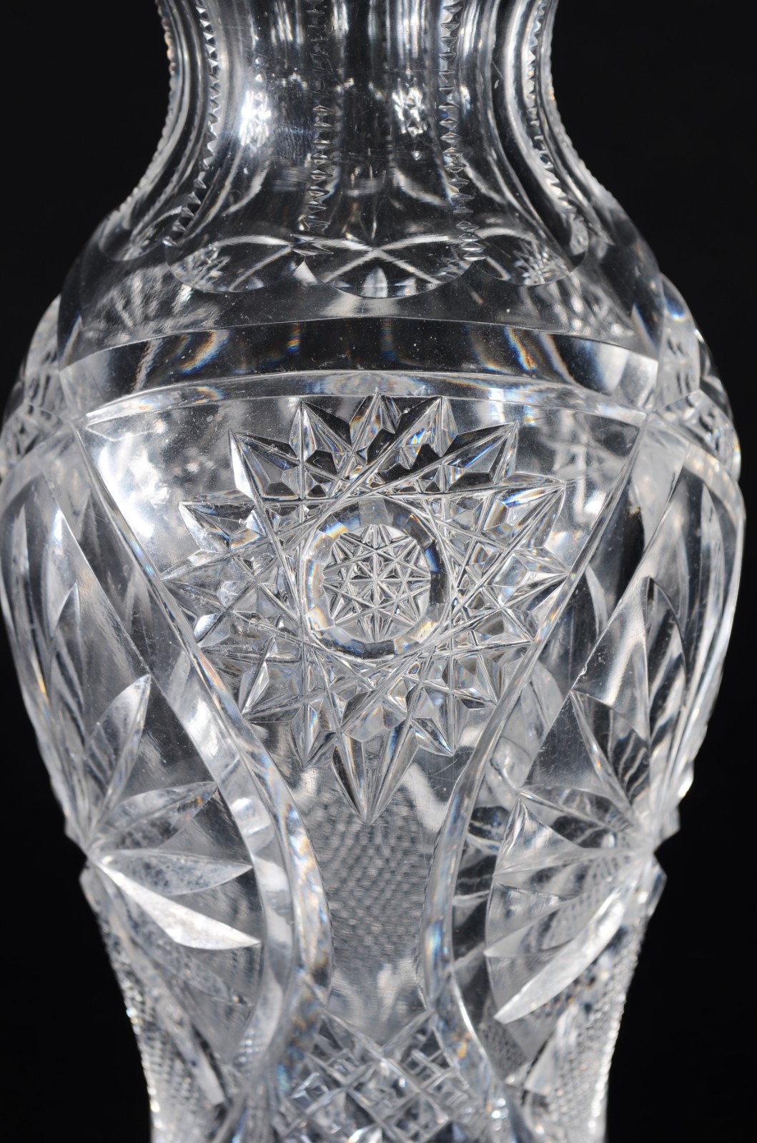 Três peças de cristal tcheco lapidado, sendo duas fruteiras e um vaso... - foto 3 de 10