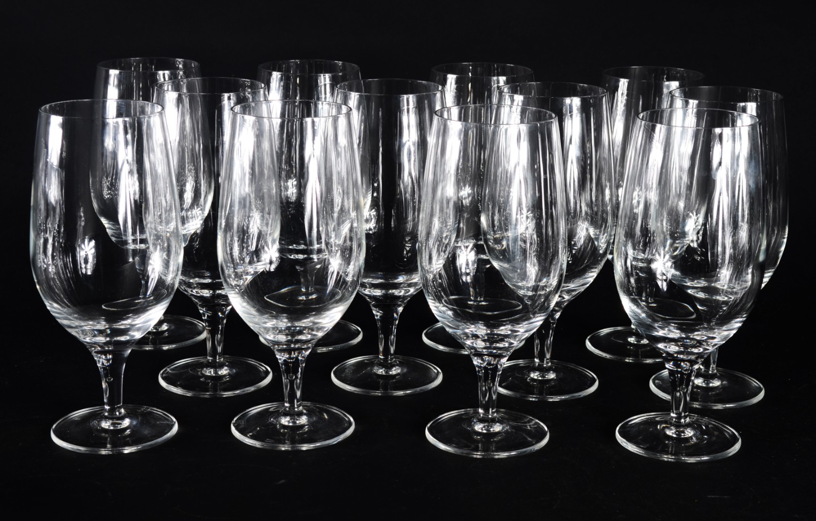 Conjunto com 12 copos de cristal para cerveja. - foto 1 de 3