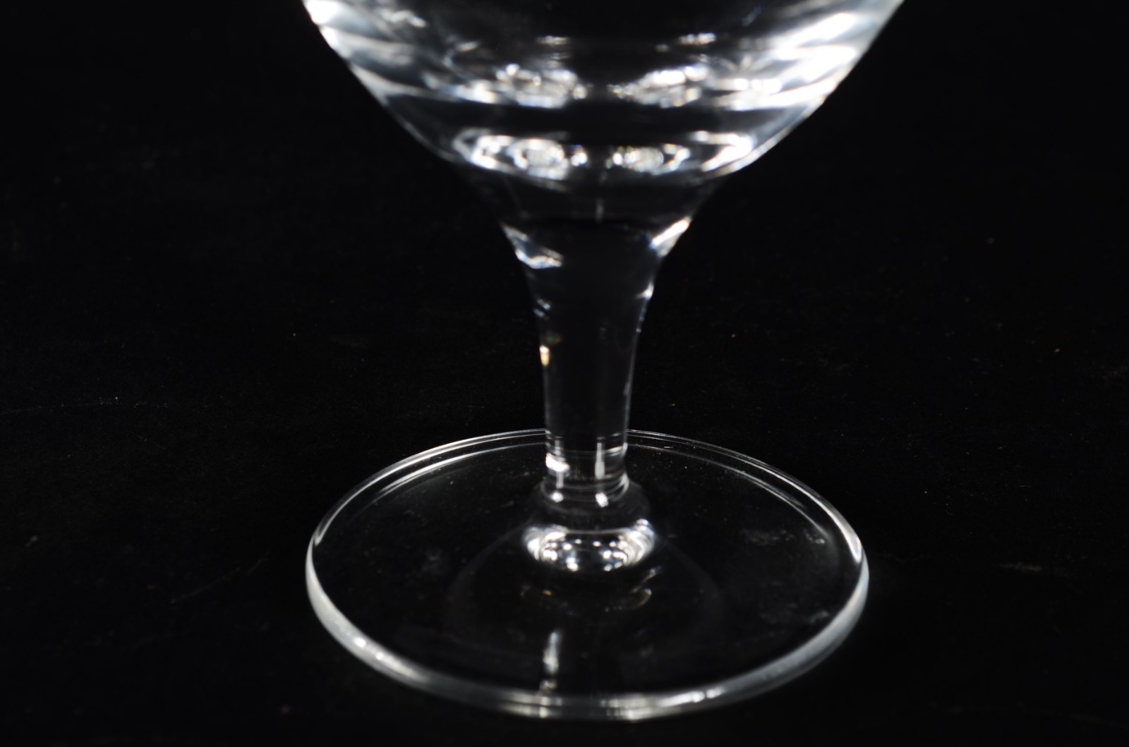 Conjunto com 12 copos de cristal para cerveja. - foto 3 de 3