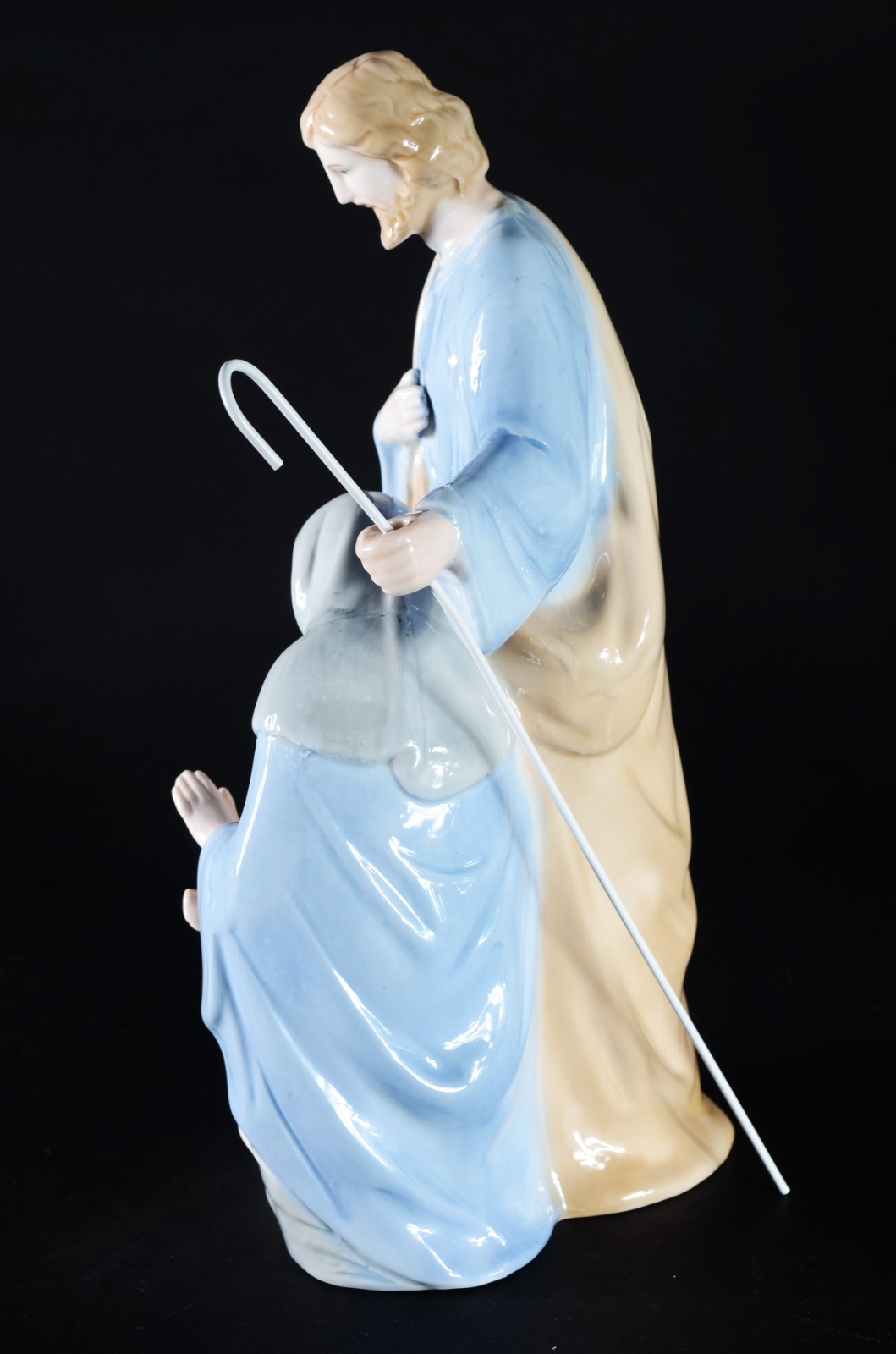Estatueta de porcelana policromada representando Sagrada Família. - foto 6 de 8