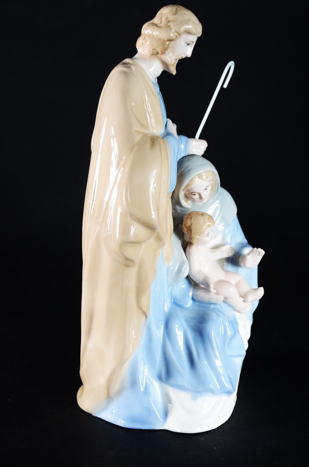 Estatueta de porcelana policromada representando Sagrada Família. - foto 8 de 8