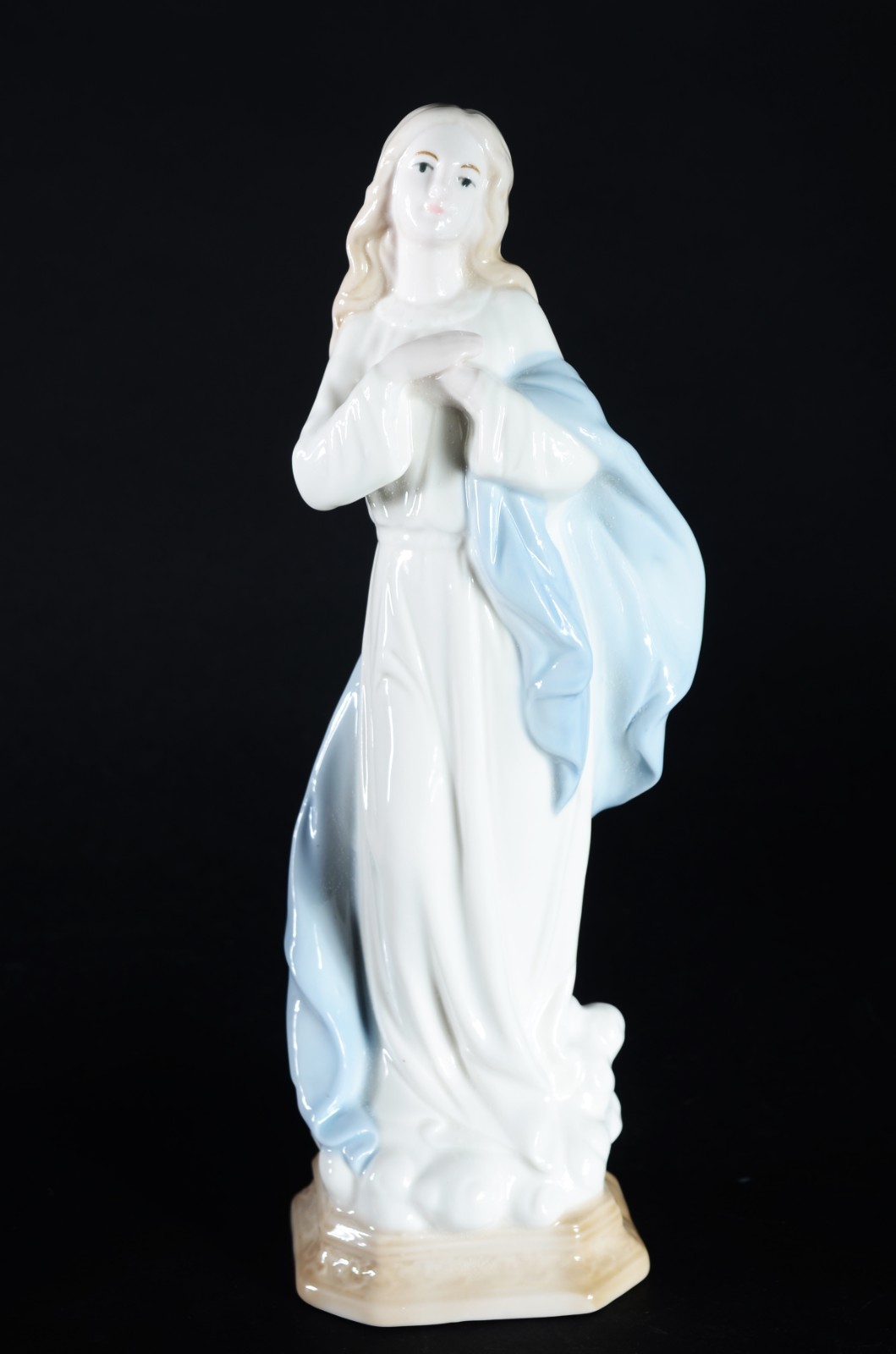 Estatueta de porcelana policromada representando Nossa Senhora. - foto 1 de 7