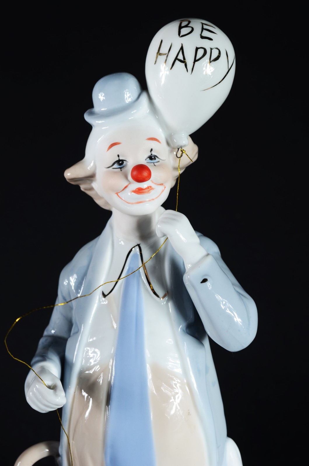 Estatueta de porcelana policromada representando palhaço. - foto 2 de 7