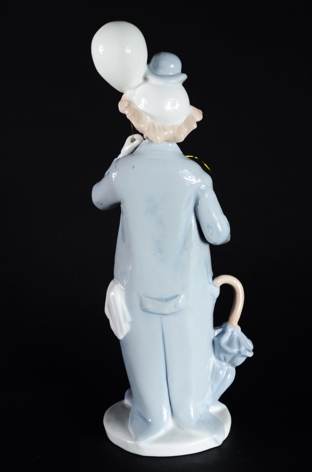 Estatueta de porcelana policromada representando palhaço. - foto 4 de 7