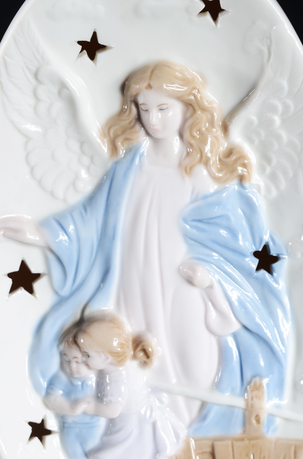 Estatueta/luminária de porcelana policromada representando anjo da... - foto 2 de 8