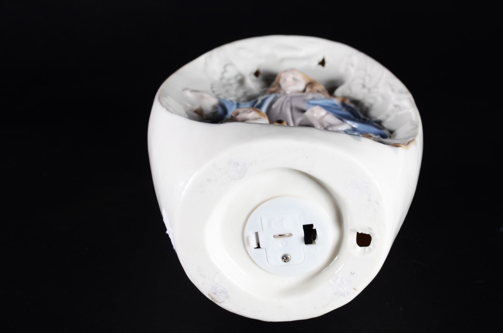 Estatueta/luminária de porcelana policromada representando anjo da... - foto 8 de 8