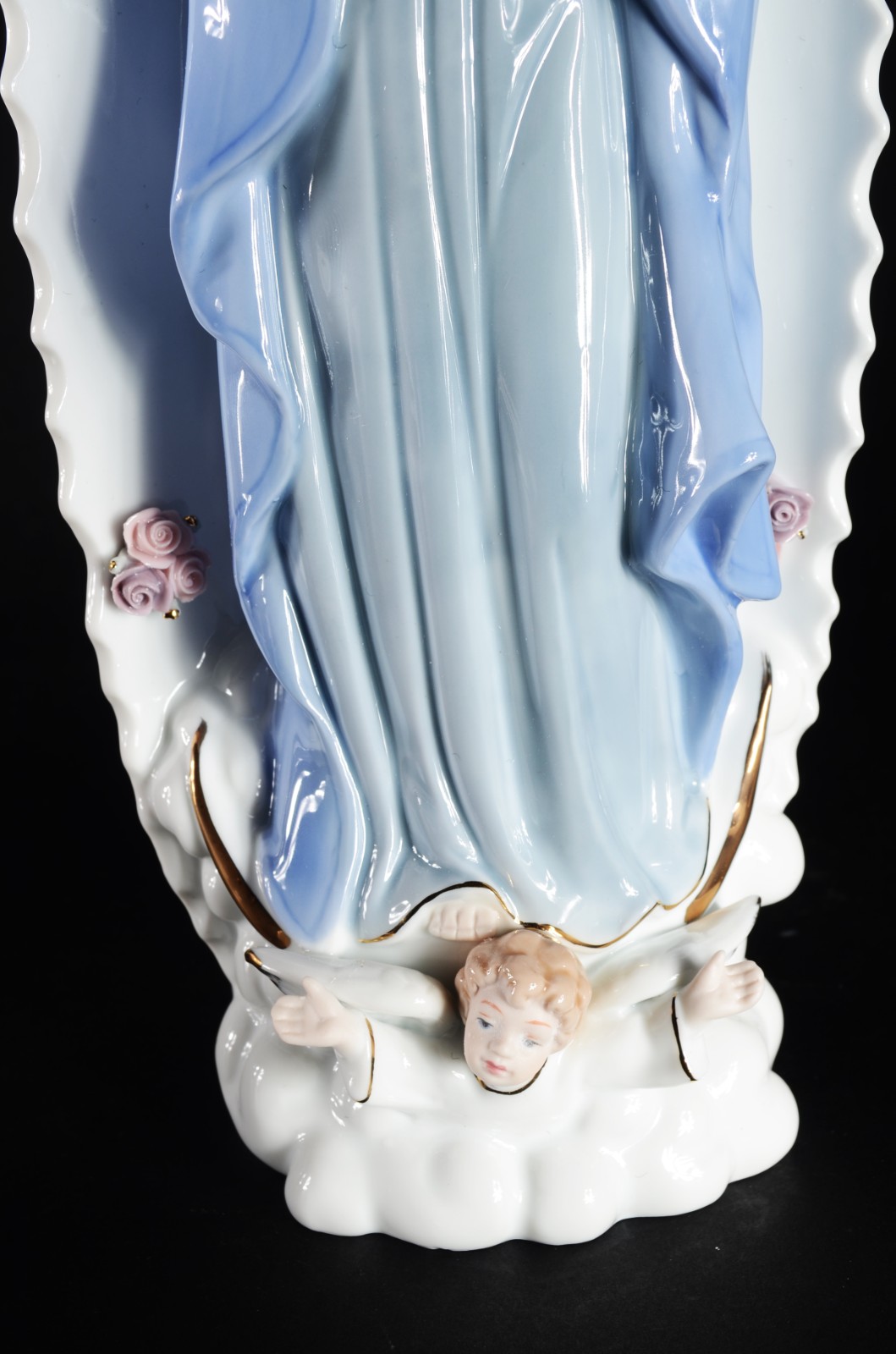 Estatueta de porcelana policromada representando Nossa Senhora com... - foto 3 de 7