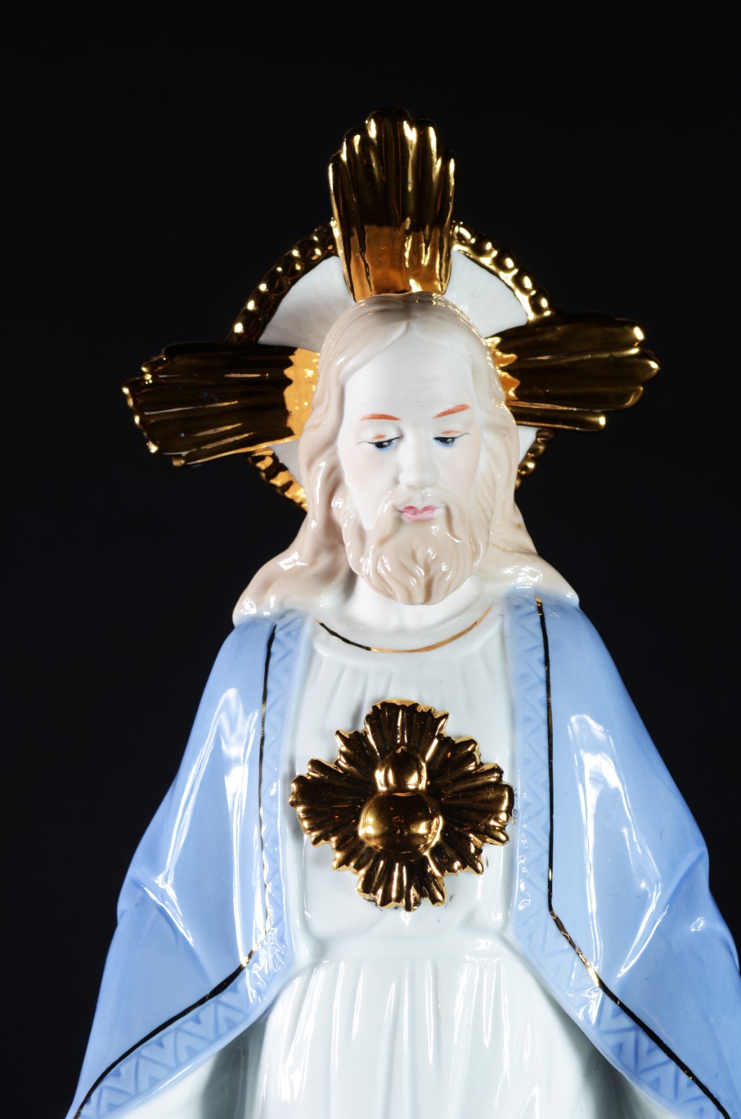 Estatueta de porcelana policromada representando Sagrado Coração de... - foto 2 de 7