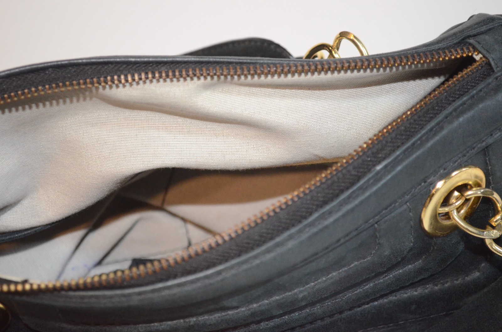 Bolsa feminina, marca Fezzuti na cor azul marinho. - foto 3 de 5