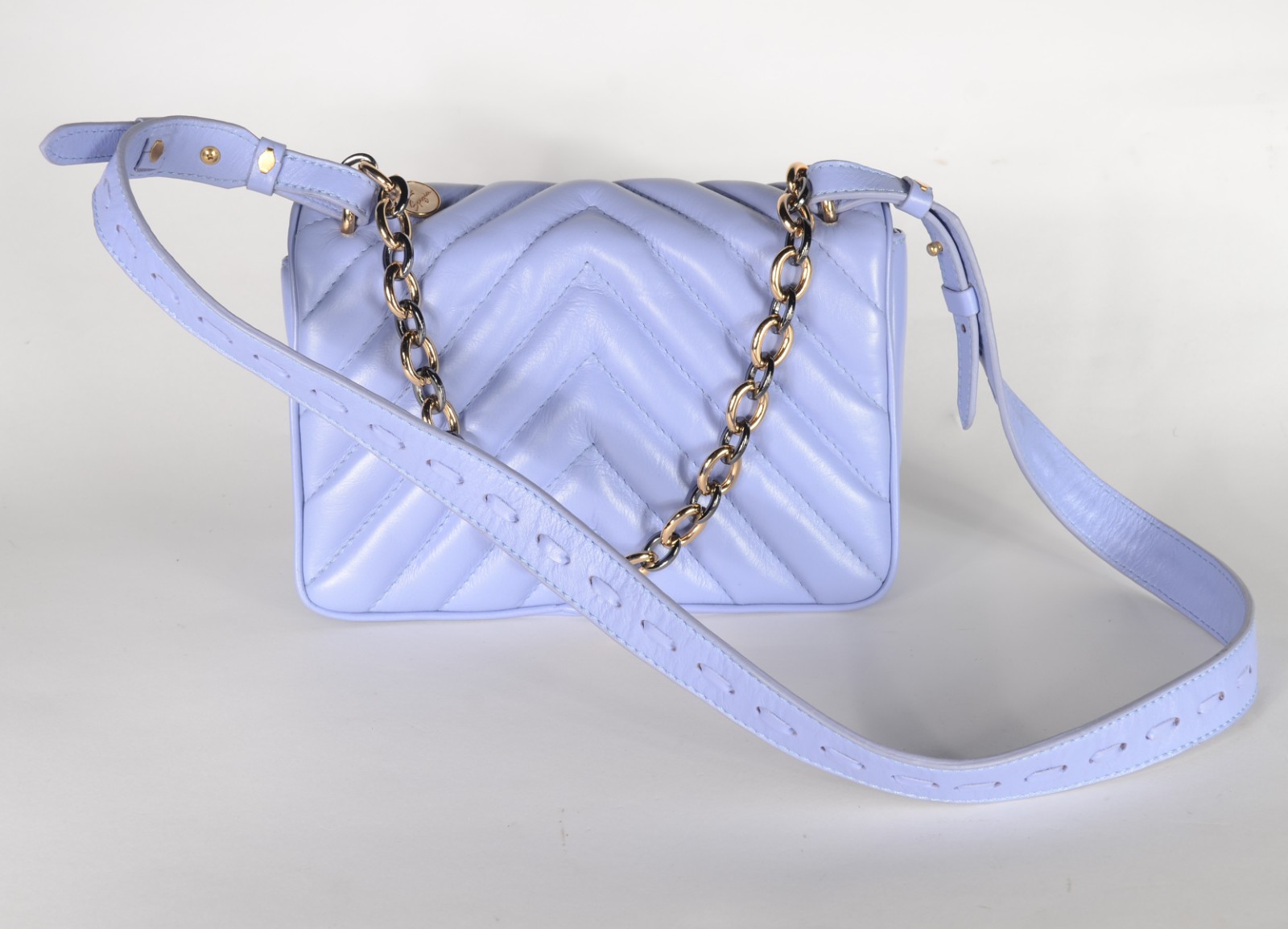 Bolsa feminina, marca La Spezia na cor lilás. - foto 3 de 8